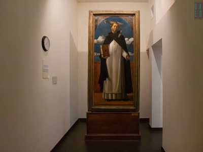 Una saletta termoregolata custodisce la suggestiva tela di San Pietro martire (fine XV secolo)...